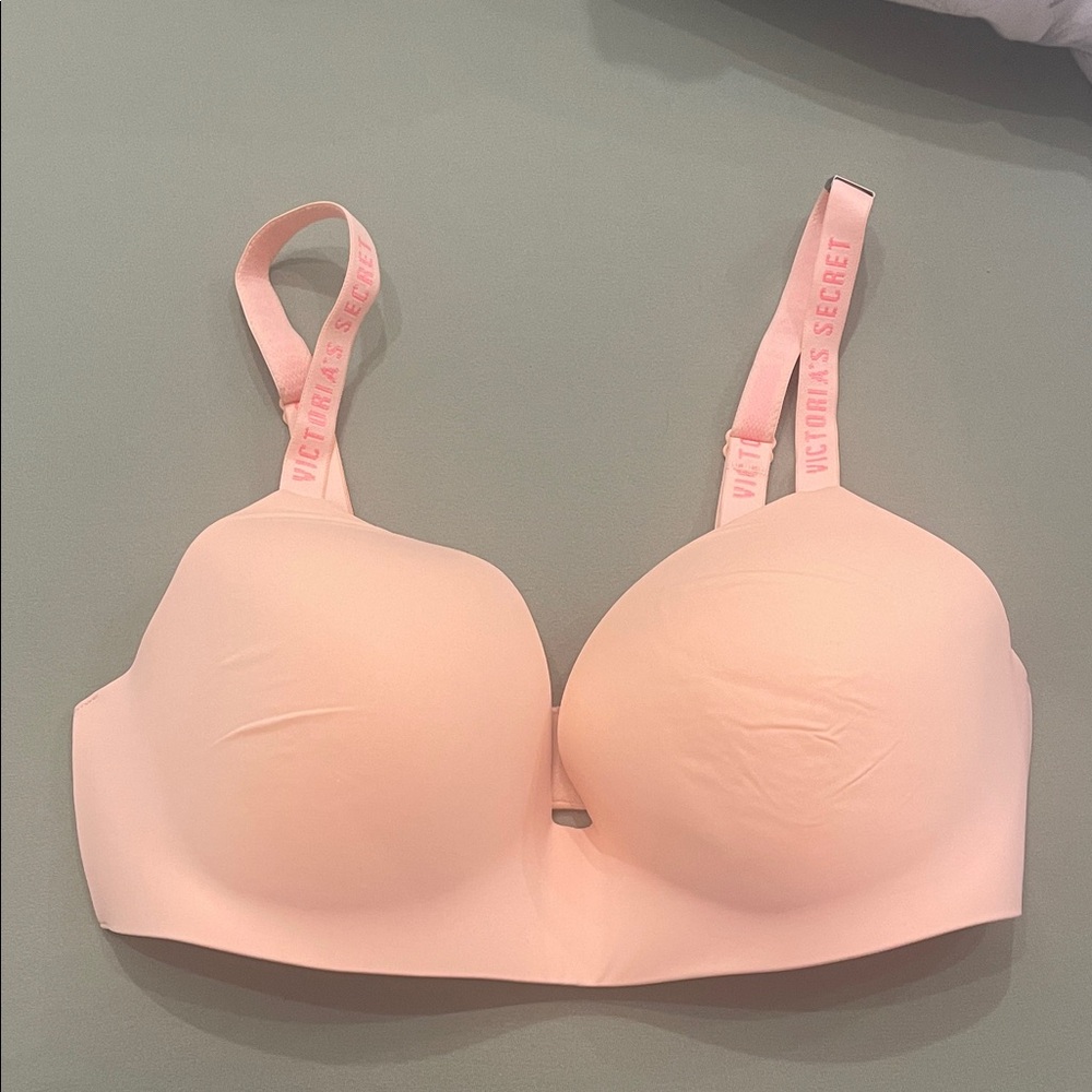 Victoria's Secret t-shirt lightly lined wireless bra